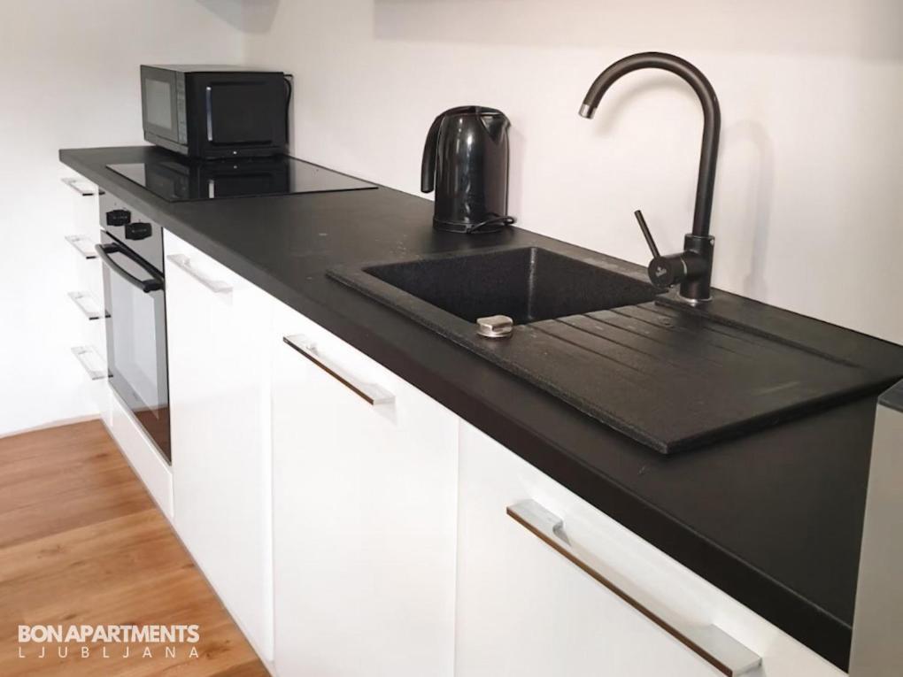 Huge Bbq Garden 2, Spacious Flat, Ac, Free Parking 2 Ljubljana Bagian luar foto