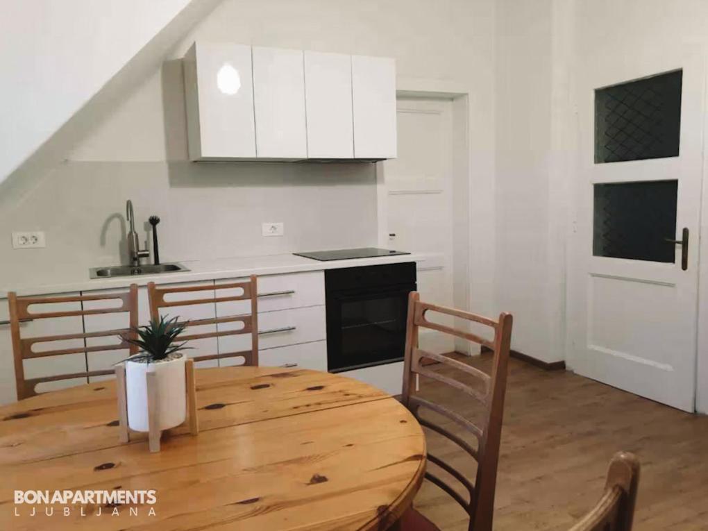 Huge Bbq Garden 2, Spacious Flat, Ac, Free Parking 2 Ljubljana Bagian luar foto